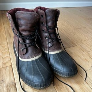 Men’s Sorel winter boots size 9.5, very warm and lightly used.